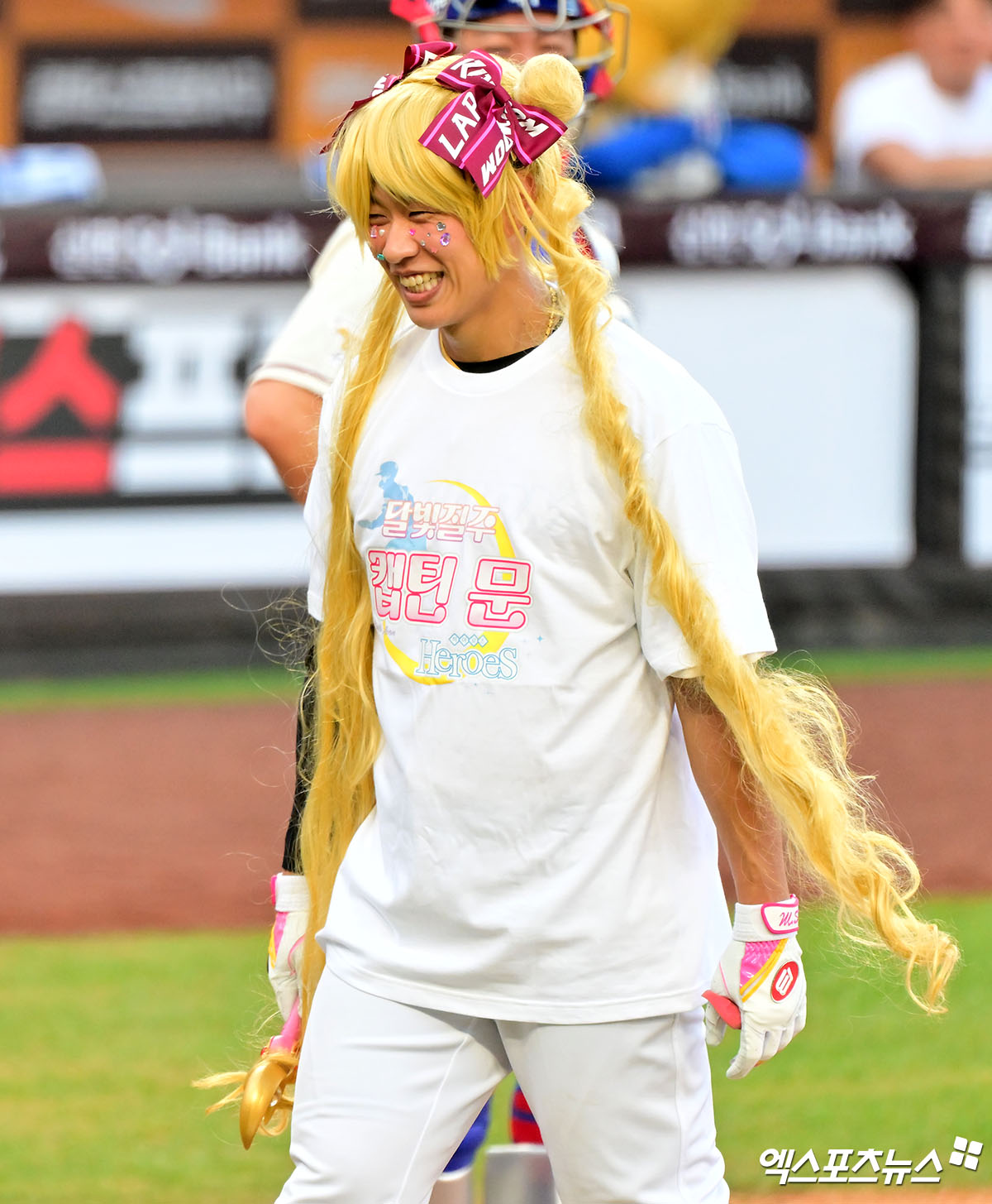 키움 히어로즈 송성문이 포스팅을 통한 미국 진출에 나섰다. 현지 매체 'MLB트레이드루머스'는 송성문의 포스팅 소식을 전했는데, 최근 타격에서의 발전을 조명함과 동시에 유격수 수비에 대한 한계점도 지적했다. 엑스포츠뉴스 DB