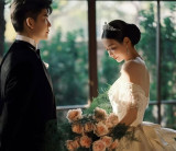 韓 이기고 올림픽 금메달→'전세계 화제' 깜짝 프로포즈→반지 딱 맞아, YES…中 배드민턴 커플 드디어 결혼