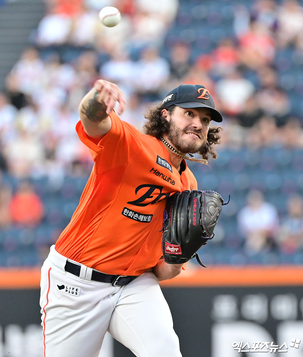 22일 오후 대전 한화생명 볼파크에서 열린 '2025 신한 SOL Bank KBO리그' SSG 랜더스와 한화 이글스의 경기, 1회초 한화 선발투수 폰세가 공을 힘차게 던지고 있다. 엑스포츠뉴스 DB