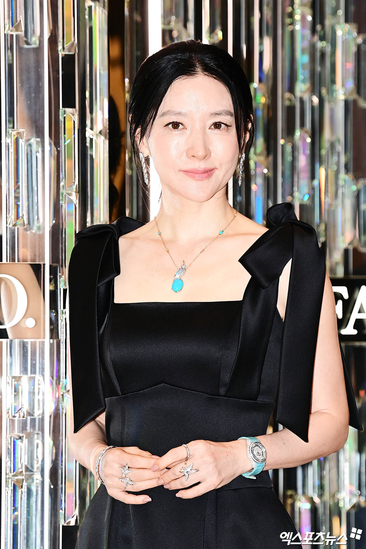 주얼리보다 화려한 얼굴