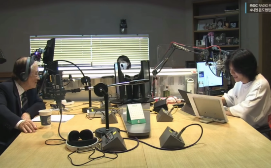 '4시엔 윤도현입니다'.