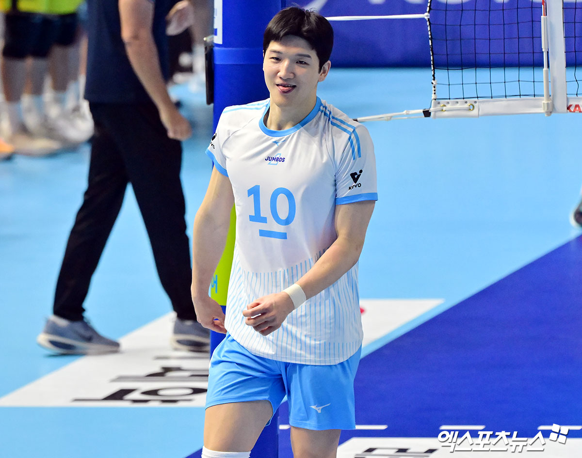 25일 오후 인천 계양체육관에서 열린 '진에어 2025-2026 V-리그' 대한항공과 KB손해보험의 경기, 대한항공 정지석이 득점 후 기뻐하고 있다. 인천, 김한준 기자