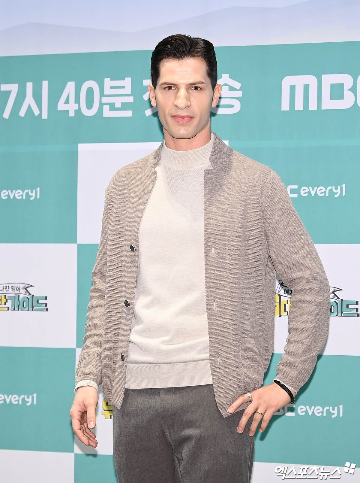 양비론적 발언으로 물의를 빚은 알베르토, 엑스포츠뉴스DB