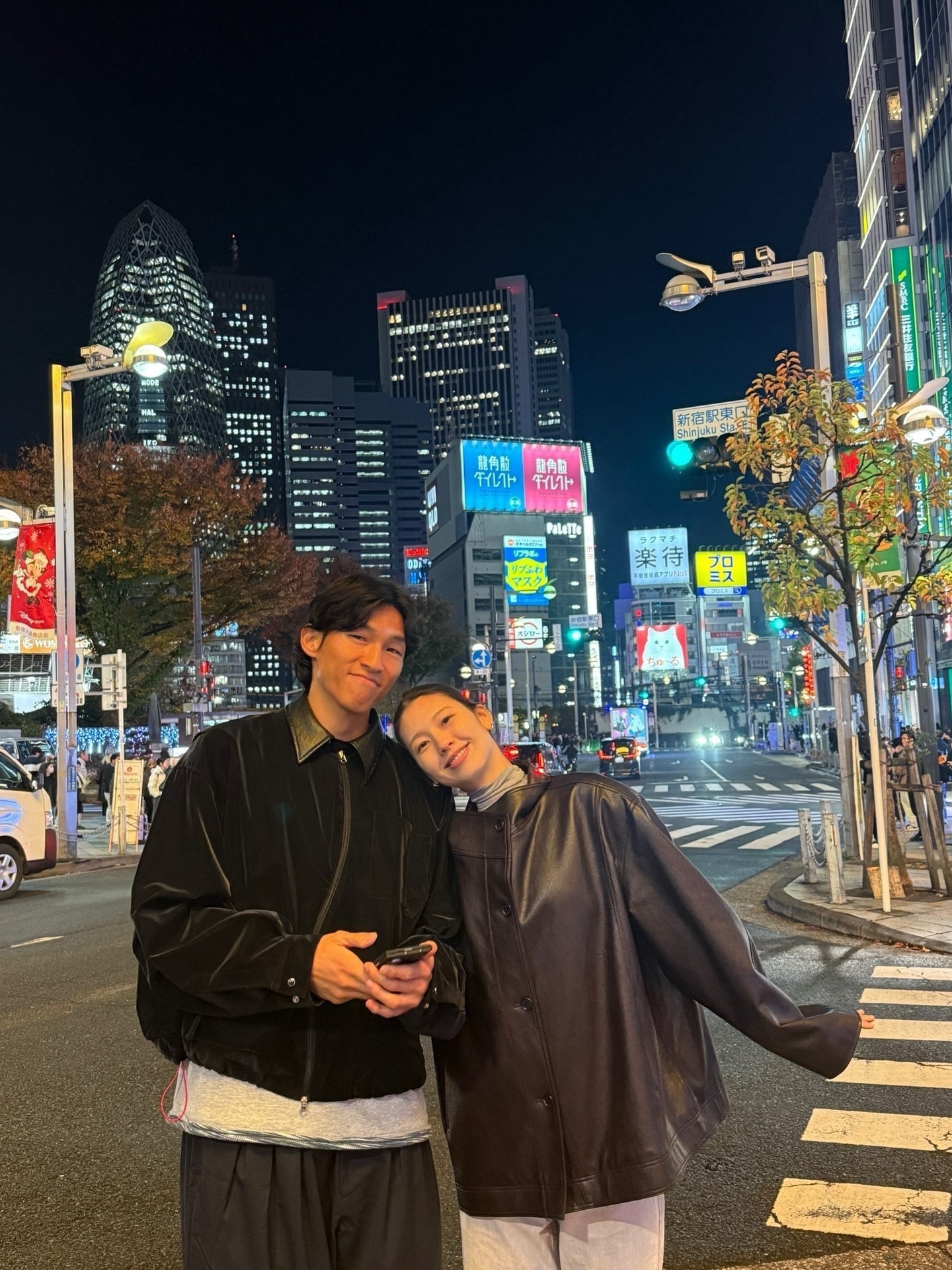 신주쿠에서 데이트 즐기는 김승규-김진경 부부