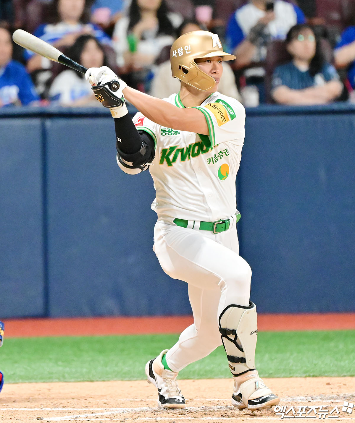 27일 오후 서울 구로구 고척스카이돔에서 열린 '2025 신한 SOL Bank KBO리그' 삼성 라이온즈와 키움 히어로즈의 경기, 3회말 키움 송성문이 우전안타를 날리고 있다. 엑스포츠뉴스 DB