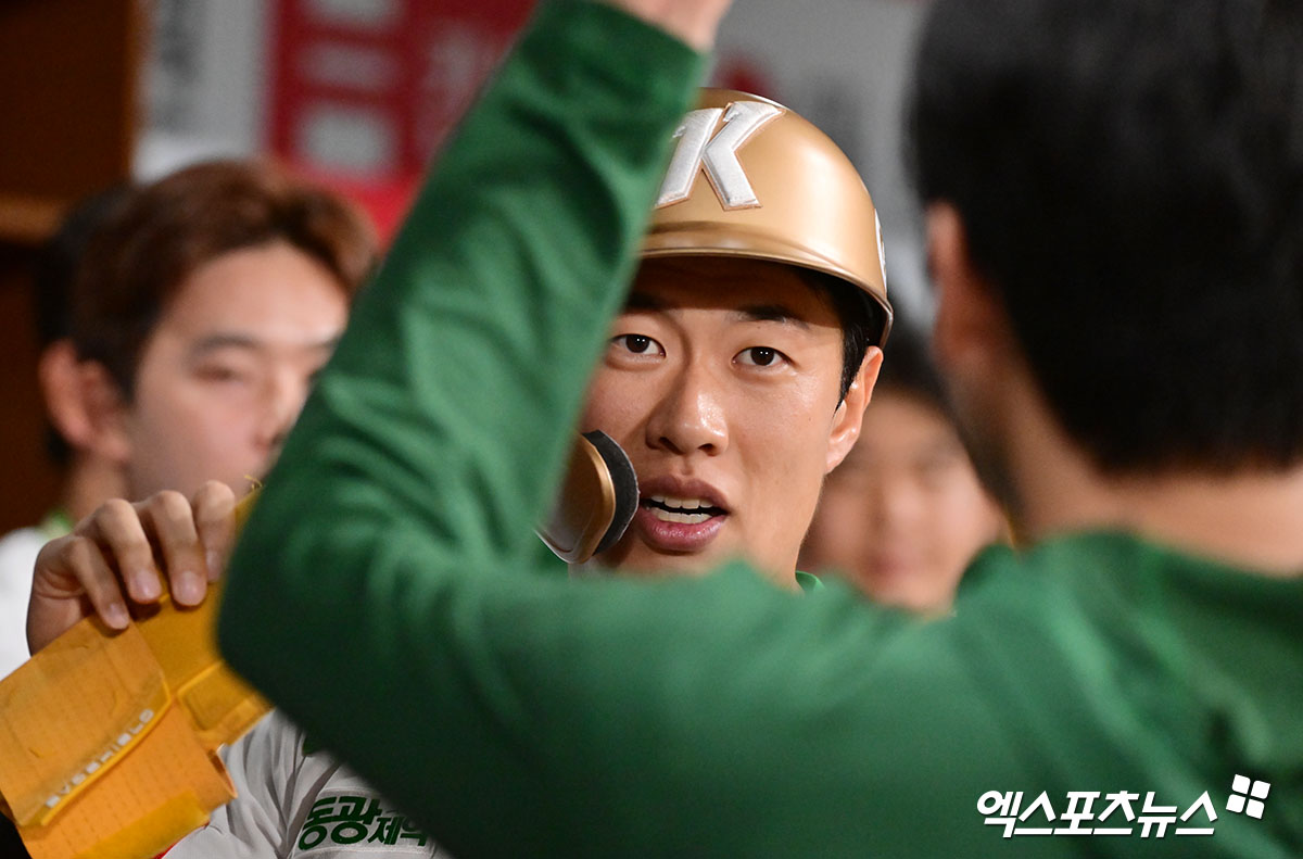 26일 오후 서울 구로구 고척스카이돔에서 열린 '2025 신한 SOL Bank KBO리그' 한화 이글스와 키움 히어로즈의 경기, 1회말 1사 1루 키움 송성문이 박주홍의 1타점 2루타때 득점에 성공하고 있다. 엑스포츠뉴스 DB