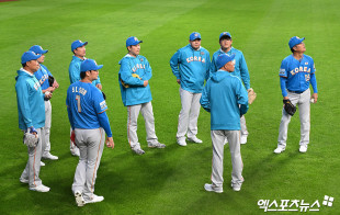 한 자리에 모인 투수조[포토]