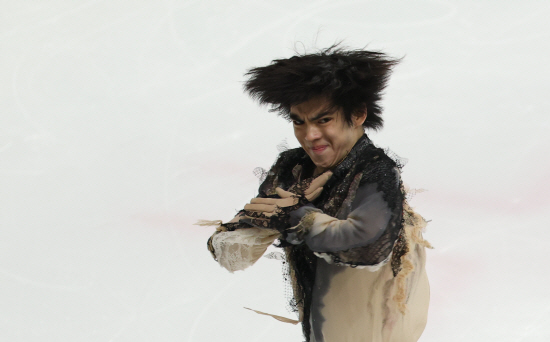 차준환이 30일 서울 양천구 목동실내빙상장에서 열린 2025 KB금융 전국 남녀 피겨스케이팅 회장배 랭킹대회 겸 국가대표 선발전(랭킹 대회) 남자 싱글 프리스케이팅에서 연기하고 있다. 연합뉴스