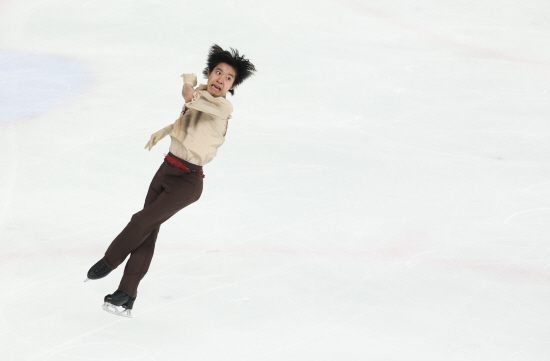 최하빈이 30일 서울 양천구 목동실내빙상장에서 열린 2025 KB금융 전국 남녀 피겨스케이팅 회장배 랭킹대회 겸 국가대표 선발전(랭킹 대회) 남자 싱글 프리스케이팅에서 연기하고 있다. 연합뉴스