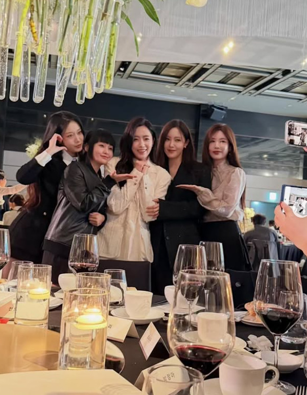 함은정 결혼식 SNS.