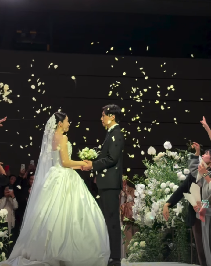 함은정-김병우 감독.