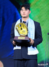 김주원 '선수들이 뽑은 유격수상'[포토]