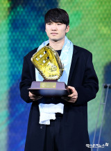 박해민 '선수들이 뽑은 외야수상'[포토]