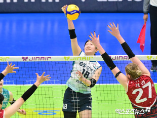 권민지 ‘빈공간 체크’[포토]