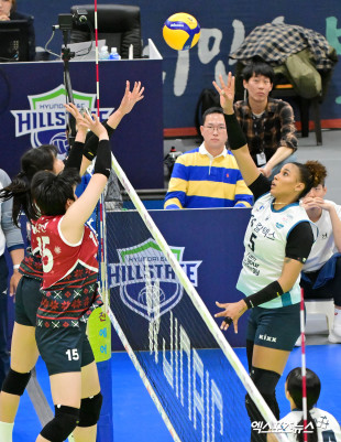 실바 ‘넘기자’[포토]