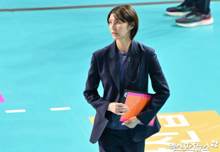 요시하라 토모코 감독 ‘공격이 안풀려’[포토]