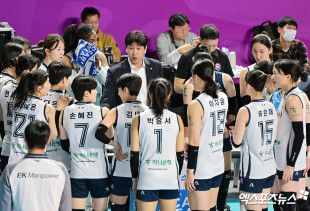 작전 지시하는 김종민 감독[포토]