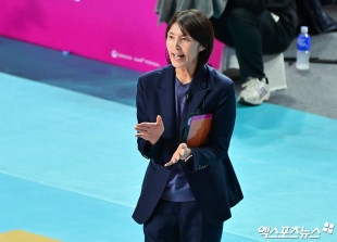 선수들 격려하는 요시하라 토모코 감독[포토]