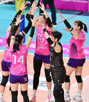 흥국생명 ‘블로킹 세리머니’[포토]