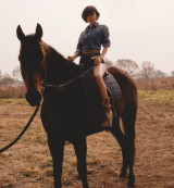 화사, 박정민과 난리나더니 더 힙해졌다…말 위에서 카리스마 장착 [★해시태그]