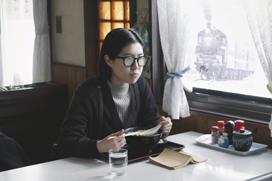 영화 '여행과 나날'