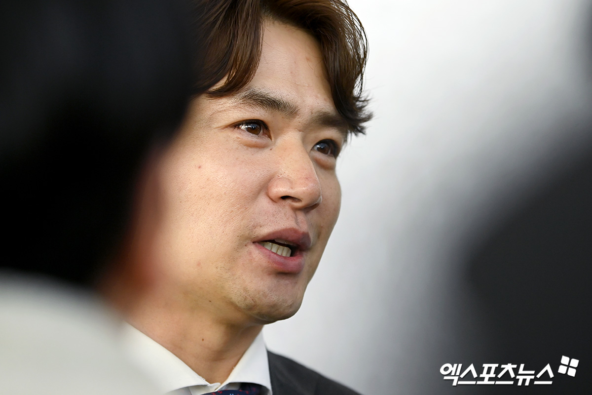 SSG 랜더스가 5일 외야수 김재환을 2년 최대 총액 22억 원에 다년계약을 체결했다고 공식 발표했다. 김재환은 원소속팀 두산 베어스에서 체결했던 첫 번째 FA 계약 당시 삽입한 방출 옵션을 발동해 보류선수명단에서 제외됐다. 엑스포츠뉴스 DB