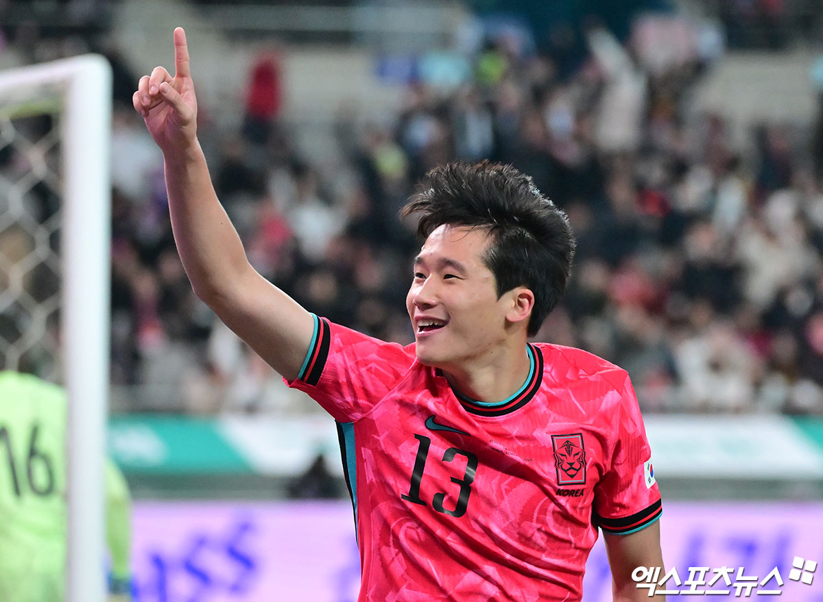 국가대표 풀백 이태석이 소속팀 아우스트리아 빈에서 환상적인 프리킥으로 시즌 2호골을 신고했다. 이태석은 7일(한국시간) 오스트리아 볼프스베르크의 라반탈 아레나에서 열린 볼프스베르거와의 2025-2026시즌 오스트리아 분데스리가 16라운드 원정 경기에서 0-2로 뒤지던 후반 28분 추격골을 터뜨렸다. 엑스포츠뉴스DB