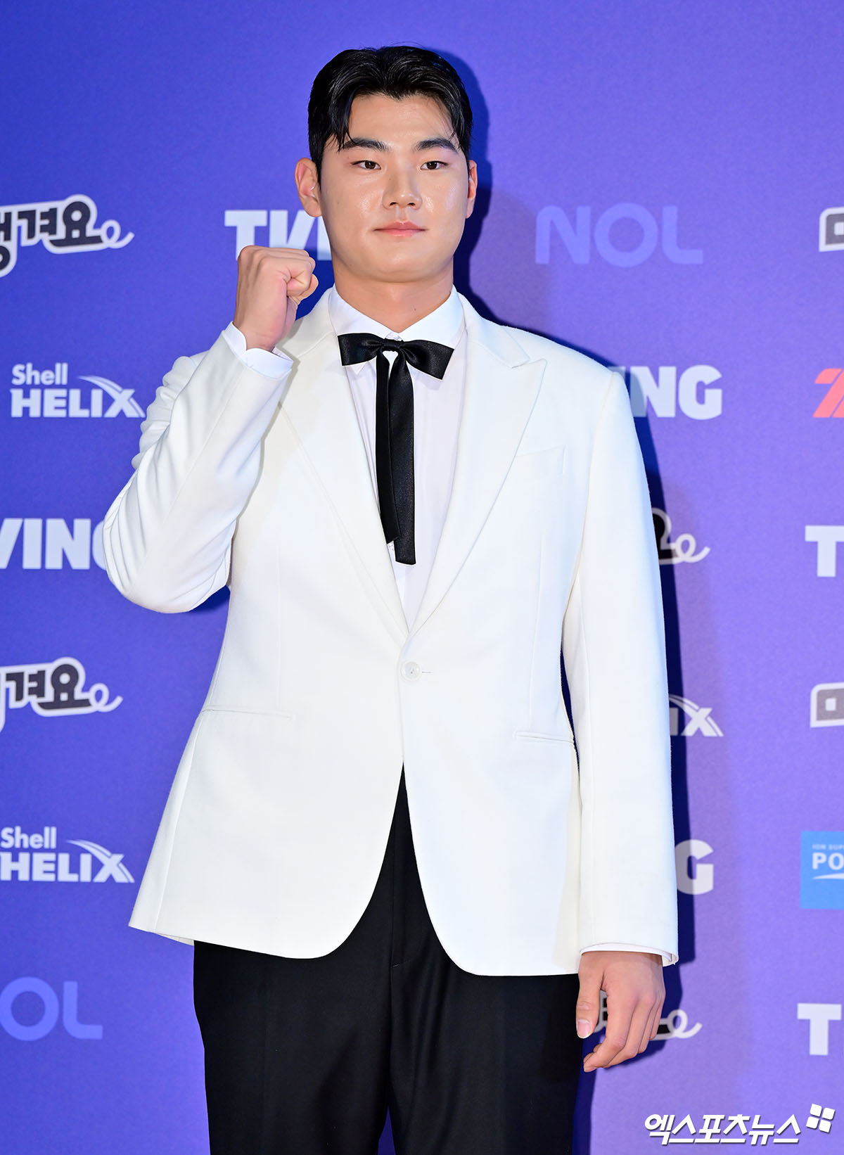 9일 오후 서울 송파구 잠실 롯데호텔 월드에서 열린 2025 신한은행 SOL 뱅크 '2025 KBO 골든글러브' 시상식에 참석한 NC 김주원이 포즈를 취하고 있다. 잠실, 김한준 기자