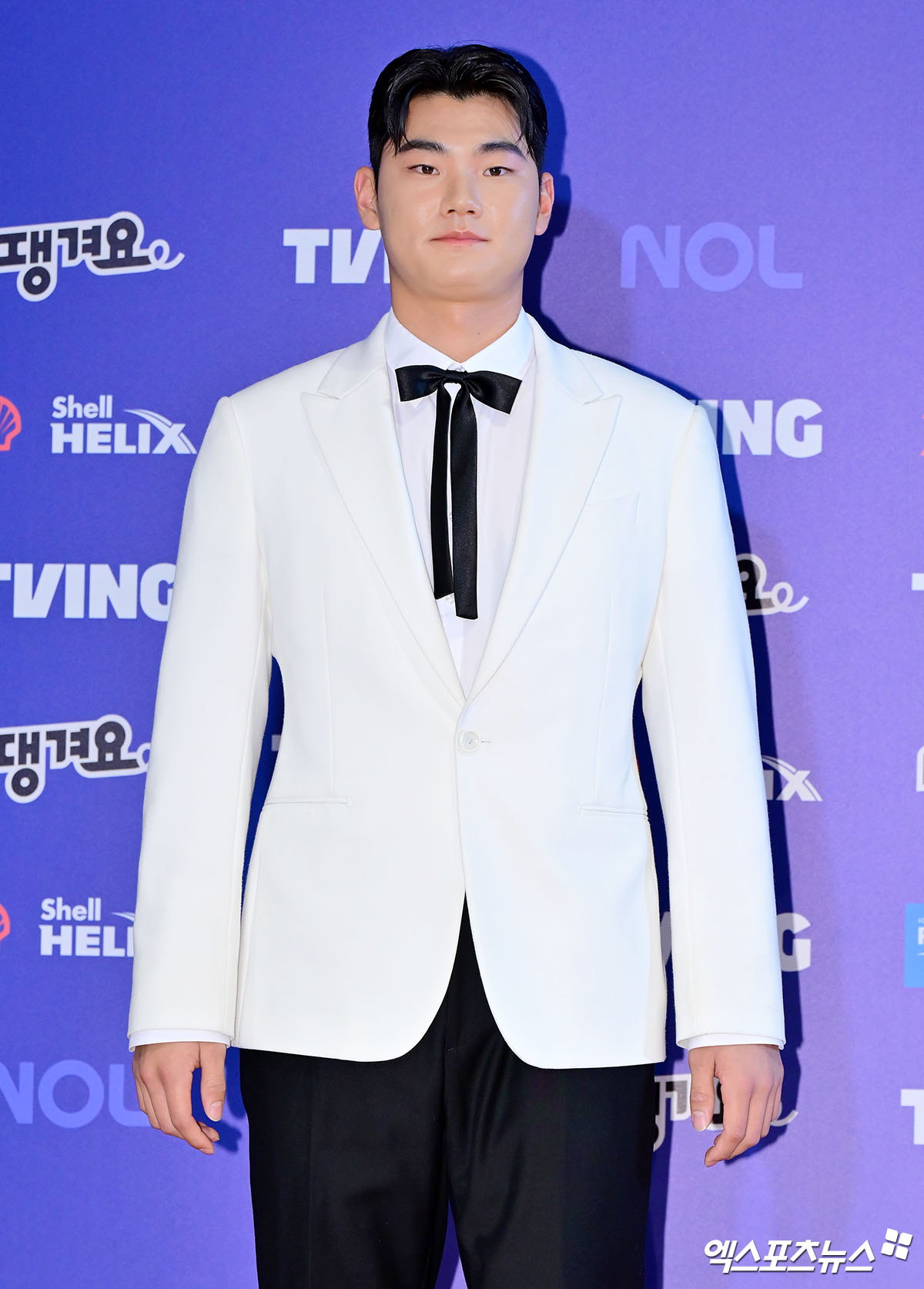 9일 오후 서울 송파구 잠실 롯데호텔 월드에서 열린 2025 신한은행 SOL 뱅크 '2025 KBO 골든글러브' 시상식에 참석한 NC 김주원이 포즈를 취하고 있다. 잠실, 김한준 기자