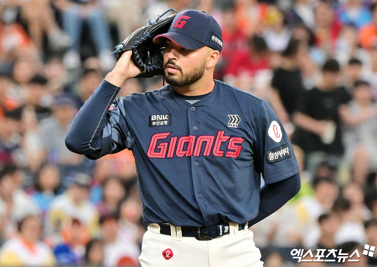 2025시즌 롯데 자이언츠의 에이스로 활약했던 알렉 감보아가 미국 메이저리그 보스턴 레드삭스와 계약, 한국을 떠나게 됐다. 사진 엑스포츠뉴스 DB