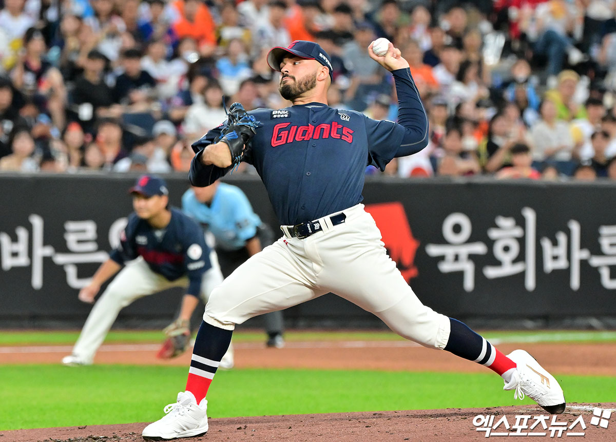 2025시즌 롯데 자이언츠의 에이스로 활약했던 알렉 감보아가 미국 메이저리그 보스턴 레드삭스와 계약, 한국을 떠나게 됐다. 사진 엑스포츠뉴스 DB