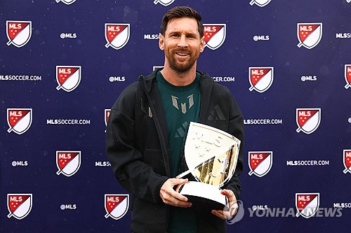 축구의 신 리오넬 메시가 2시즌 연속 미국 메이저리그사커(MLS) 최우수 선수로 선정되면서 리그 역사를 새로 썼다. 손흥민은 LAFC 입단 후 경기당 1개 이상의 공격 포인트를 올렸기 때문에 전체 일정을 소화하게 되는 다음 시즌에는 메시를 넘고 MLS 시즌 MVP를 수상할 가능성이 충분하다. 연합뉴스