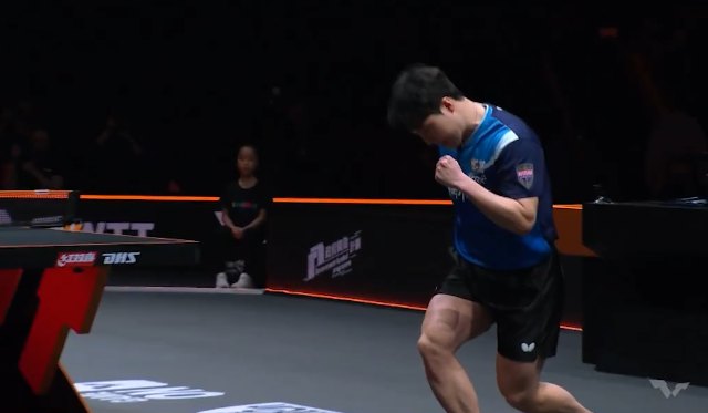 임종훈-신유빈 조가 세계 1위 린스둥-콰이만 조를 13일 3-1로 완파하자 중국 포털 넷이즈는 '세계 1위 조합이 와르르 무너졌다. 린스둥-콰이만 조는 첫 게임을 따내고는 경기 리듬을 완전히 잃었다. 특히 3게임 2-11은 중국 탁구에서 보기 드문 참패였다'고 질타했다. 중국의 다른 포털 소후닷컴은 '2게임에서 한국은 작전 타임이 아니라 마법을 부렸다. 린스둥-콰이만 조는 조별리그에서도 왕추친-쑨잉사 조에 0-3으로 지더니 이번 대회 중국 선수로는 처음으로 다른 나라 선수에 패하는 일을 겪었다'고 분석했다. WTT SNS 하이라이트 캡처