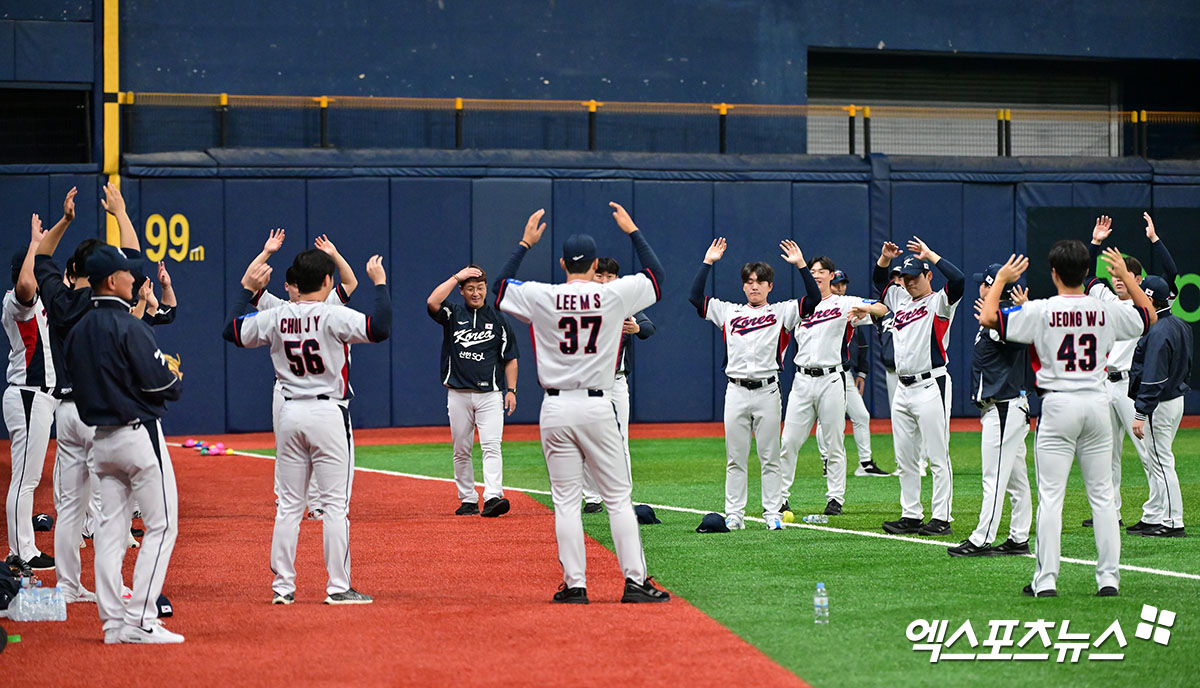 7일 오후 서울 구로구 고척스카이돔에서 진행된 야구 국가대표팀 훈련에 참석한 투수 선수들이 훈련에 임하고 있다. 엑스포츠뉴스 DB