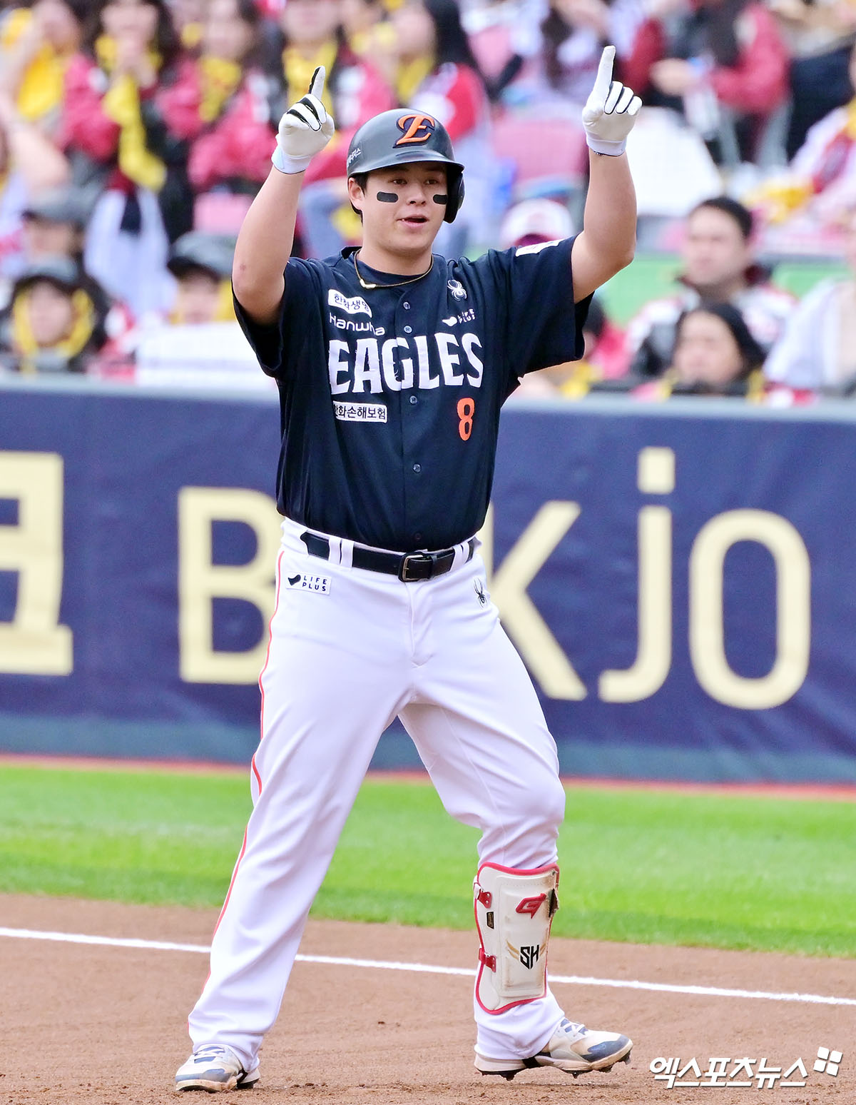 26일 오후 서울 송파구 잠실야구장에서 열린 '2025 신한 SOL Bank KBO 한국시리즈' 한화 이글스와 LG 트윈스의 1차전 경기, 1회초 2사 1루 한화 노시환이 좌전안타를 날리고 있다. 엑스포츠뉴스 DB