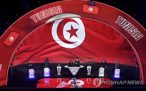 홍명보 감독이 이끄는 대한민국 축구 대표팀이 3월 유럽 원정길에 유럽 한 팀, 그리고 아프리카 한 팀과 만날 전망이다. 다만 일본이 추진 중인 것처럼 유럽 두 팀과의 평가전에는 실패해 아쉬움이 남을 수 있다. 아랍 매체 윈윈스포츠가 지난 15일(한국시간) 튀니지 국가대표팀이 다가오는 2026 국제축구연맹(FIFA) 북중미 월드컵(캐나다-미국-멕시코 공동 개최)을 앞두고 두 개의 큰 팀을 상대할 거라며 한국과 캐나다를 언급해 보도했다. 연합뉴스