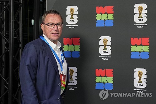 홍명보 감독이 이끄는 대한민국 축구 대표팀이 3월 유럽 원정길에 유럽 한 팀, 그리고 아프리카 한 팀과 만날 전망이다. 다만 일본이 추진 중인 것처럼 유럽 두 팀과의 평가전에는 실패해 아쉬움이 남을 수 있다. 아랍 매체 윈윈스포츠가 지난 15일(한국시간) 튀니지 국가대표팀이 다가오는 2026 국제축구연맹(FIFA) 북중미 월드컵(캐나다-미국-멕시코 공동 개최)을 앞두고 두 개의 큰 팀을 상대할 거라며 한국과 캐나다를 언급해 보도했다. 연합뉴스