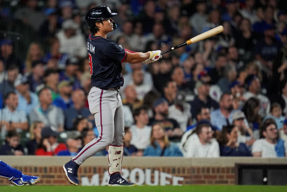 FA 내야수 김하성이 16일 애틀랜타 브레이브스와 1년 2000만 달러(약 295억원) 규모의 계약을 맺으면서 잔류를 택했다. 지난달 4일 옵트아웃 권리를 행사하면서 FA 시장에 나왔으나 장기계약을 체결하진 못했다. 연합뉴스