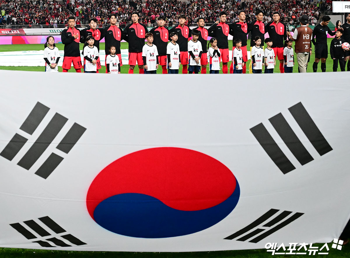 아랍 매체 카페스포츠는 15일(한국시간) 튀니지와 대한민국 간의 친선 경기를 멕시코에서 개최하는 것에 대한 예비 합의가 이뤄졌다고 보도했다. 홍명보 감독이 이끄는 대한민국 축구 국가대표팀은 내녀 3월 A매치 일정 때 유럽 원정을 떠나 오스트리아와 평가전을 치르는 게 사실상 확정 됐다. 이로 인해 멕시코에서 열리는 튀니지와의 평가전은 6월에 펼쳐질 가능성이 높다. 엑스포츠뉴스DB