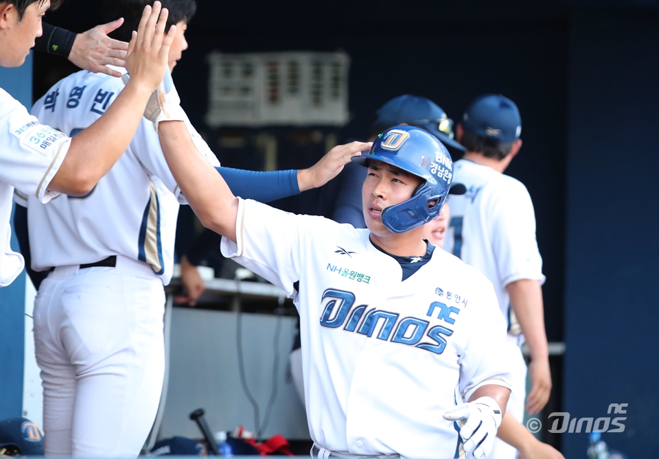 NC 다이노스 외야수 송승환이 2025시즌을 끝으로 현역 생활을 마감하기로 했다. 그는 1월 초 일본 오사카로 출국해 약 2주 동안 야구에 관해 공부할 계획이다. NC 다이노스