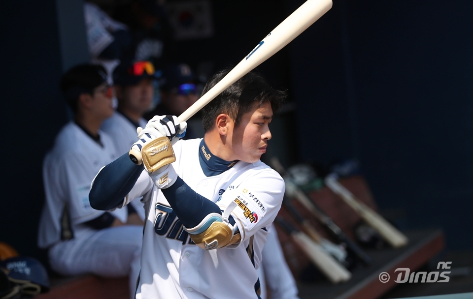 NC 다이노스 외야수 송승환이 2025시즌을 끝으로 현역 생활을 마감하기로 했다. 그는 1월 초 일본 오사카로 출국해 약 2주 동안 야구에 관해 공부할 계획이다. NC 다이노스