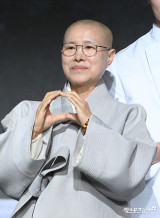 선재스님 '둥근 마음의 하트'[엑's HD포토]