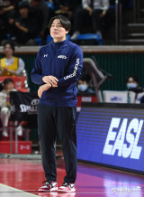 타나카 마코토 감독대행 '답답한 마음'[포토]