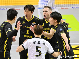 환호하는 비예나[포토]