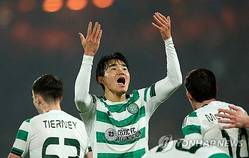 영국 스카이스포츠가 19일(한국시간) 잉글랜드 챔피언십(2부) 버밍엄 시티와 노리치 시티가 셀틱 윙어 양현준에 대한 관심을 다시 보이고 있다고 보도했다. 연합뉴스