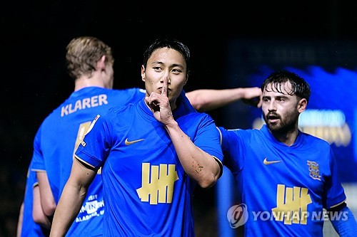 영국 스카이스포츠가 19일(한국시간) 잉글랜드 챔피언십(2부) 버밍엄 시티와 노리치 시티가 셀틱 윙어 양현준에 대한 관심을 다시 보이고 있다고 보도했다. 연합뉴스