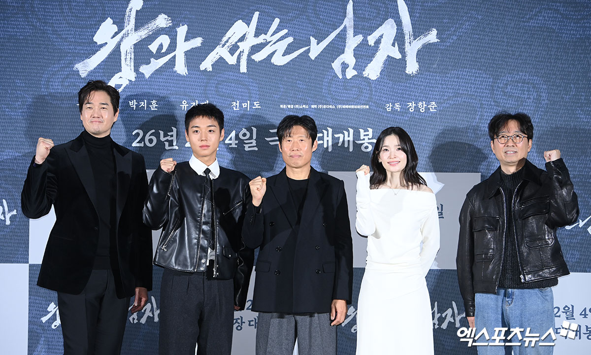 영화 '왕과 사는 남자' 장항준 감독과 배우들. 엑스포츠뉴스 고아라 기자.