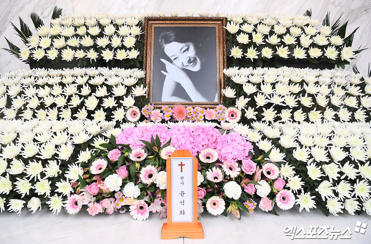 故 윤석화 빈소