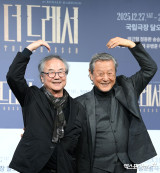 쇠약해진 노년이지만…'60년 연기 인생' 박근형·정동환, 왜 무대에 오르나 (더 드레서)[종합]