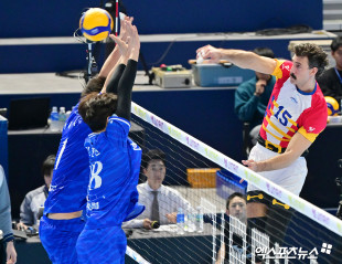 러셀 ‘자신있는 스파이크’[포토]